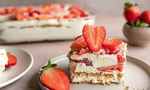 strawberry cheesecake snickers